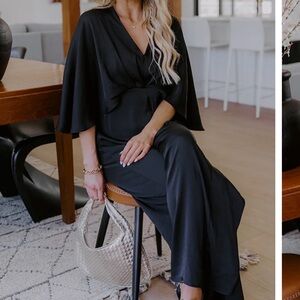 Elegant KLD Black Satin V-Neck Cape Jumpsuit S ✨ NWT
